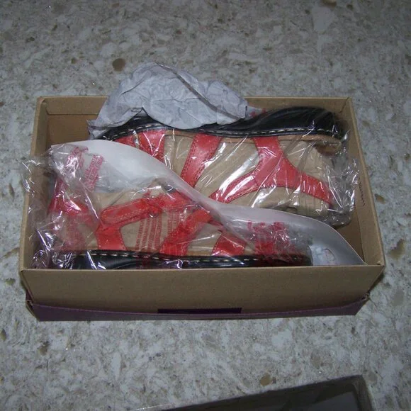 Clarks Coral Sandals ‘Leesa-Apple’ 6.5 M - Picture 2 of 4